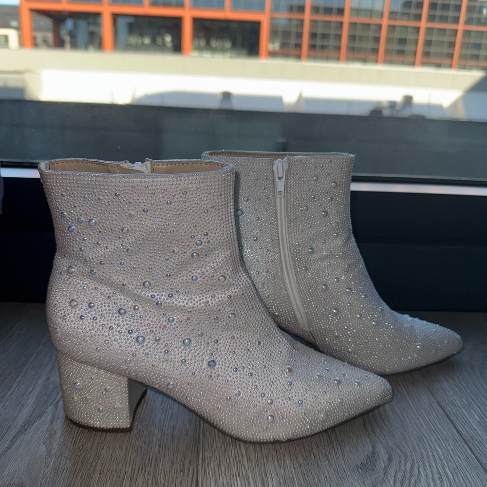 Betsey Johnson White Kyla Bootie - Picture 3 of 7